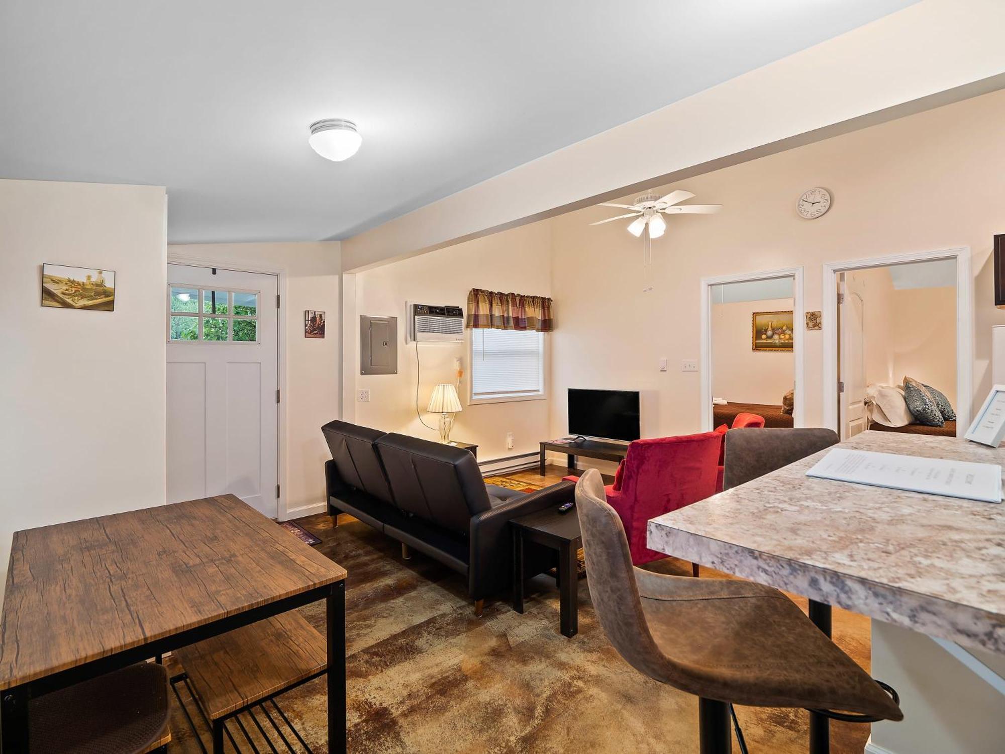 Chardonnay Cottage - Gotl Strip - Cozy & Quaint Geneva エクステリア 写真